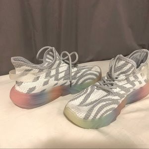 Wanted Tennies with multi color sole